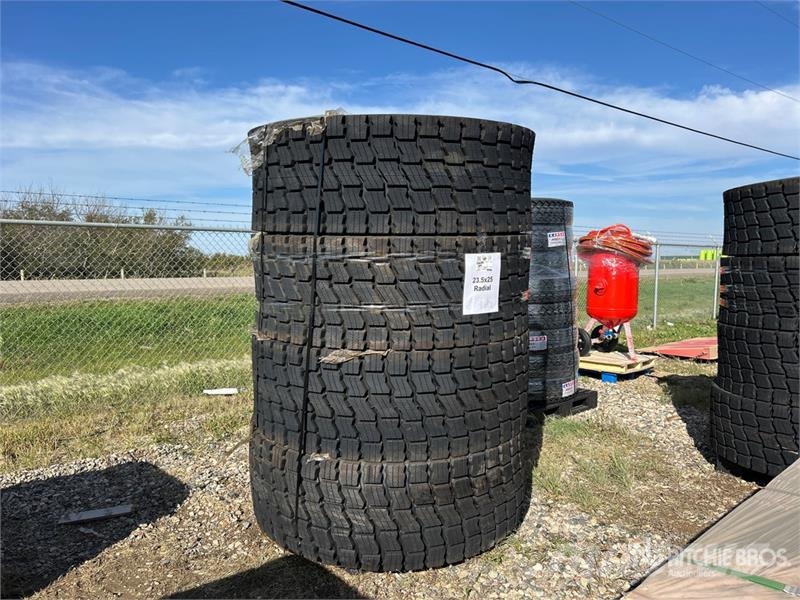 Quantity of (4) Beaver 23.5x25 Tires (Unused) Opony, koła i felgi
