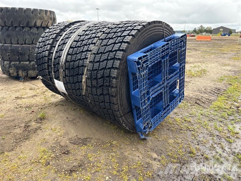 Quantity of (4) Beaver 23.5R25 Tires (Unused) Tyres, wheels and rims