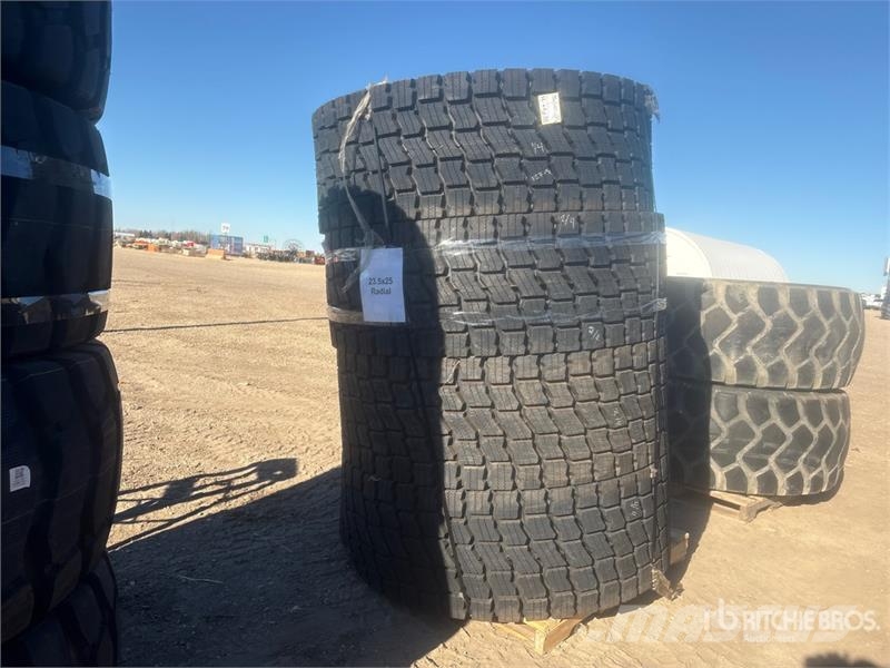 Quantity of (4) Beaver 23.5R25 Tires - Fits Grader Gume, točkovi i felne