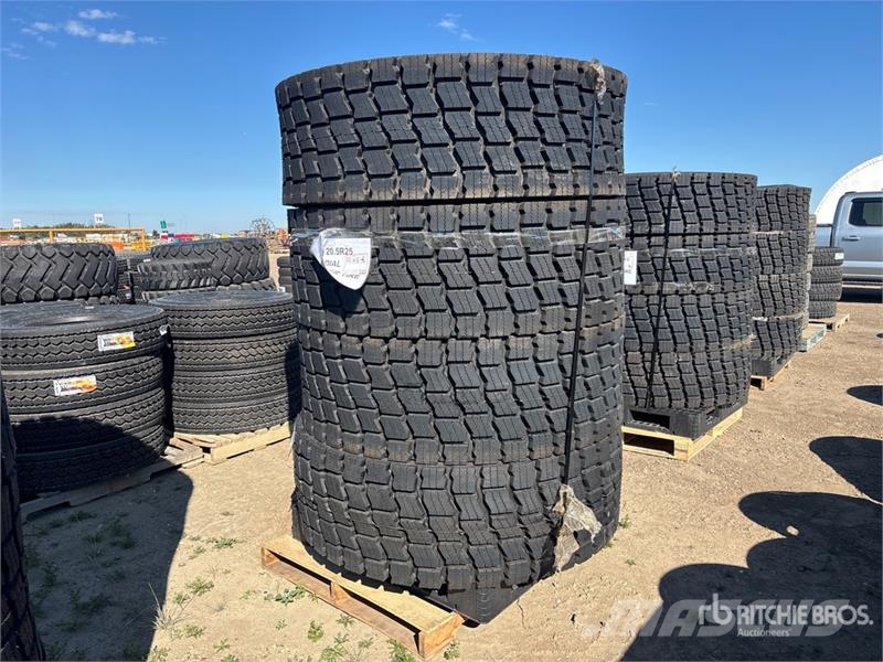 Quantity of (4) Beaver 20.5R25 Tires (Unused) Opony, koła i felgi