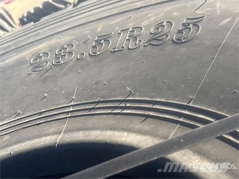 Quantity of (4) Beaver 23.5R25 Tires - Fits Grader Gume, točkovi i felne