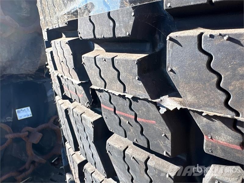 Quantity of (4) Beaver 20525E3L3 20.5x25 Tires - F Gume, točkovi i felne