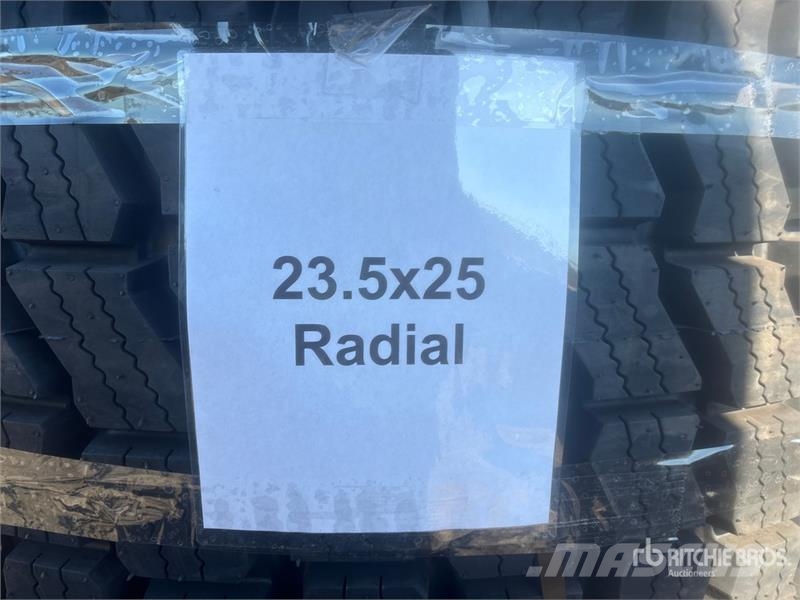 Quantity of (4) Beaver 23.5R25 Tires - Fits Grader Gume, točkovi i felne