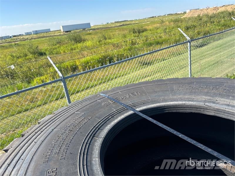 Quantity of (4) Beaver 20.5R25 Tires (Unused) Opony, koła i felgi
