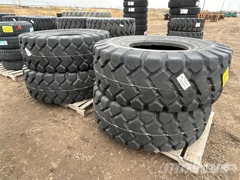  Quantity of (4) Bedrock E-3E 20.5x25 Tires (Unused Gume, točkovi i felne