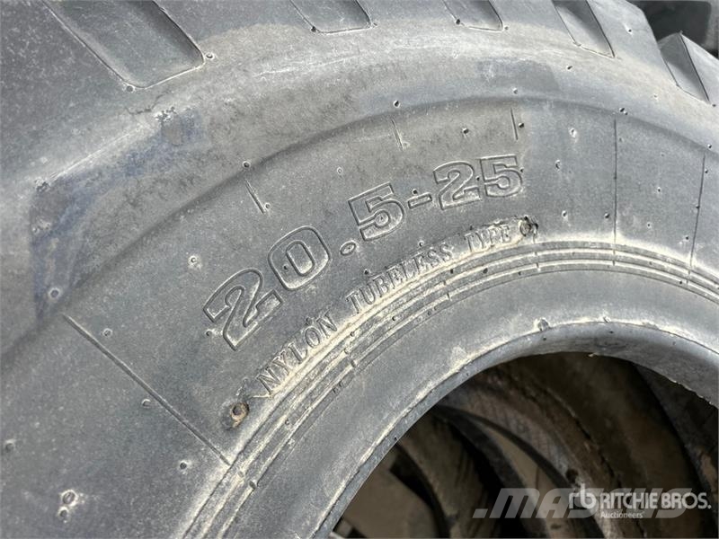  Quantity of (4) Bedrock E-3E 20.5x25 Tires (Unused Gume, točkovi i felne