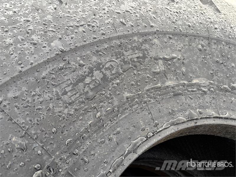 Quantity of (4) Bedrock E-3E 23.5x25 Tires (Unused Gume, točkovi i felne