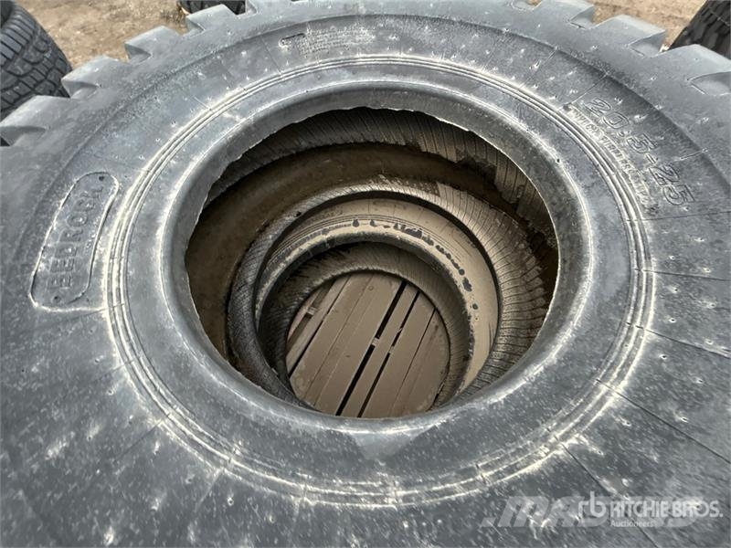  Quantity of (4) Bedrock E-3E 20.5x25 Tires (Unused Gume, točkovi i felne