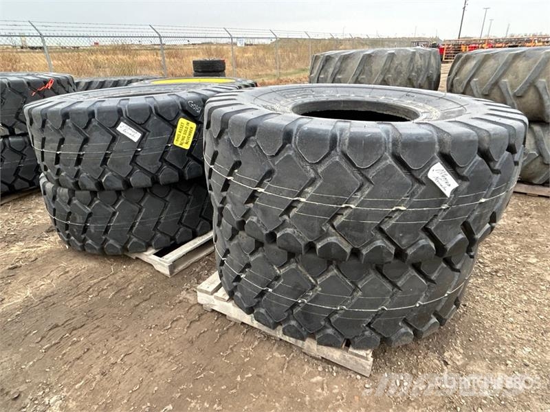  Quantity of (4) Bedrock E-3E 23.5x25 Tires (Unused Gume, točkovi i felne