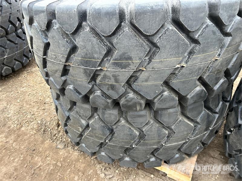  Quantity of (4) Bedrock E-3E 23.5-25 Tires (Unused Gume, točkovi i felne