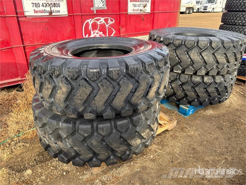 Quantity of (4) Bedrock E-3E 20.5x25 Tires (Unused Gume, točkovi i felne