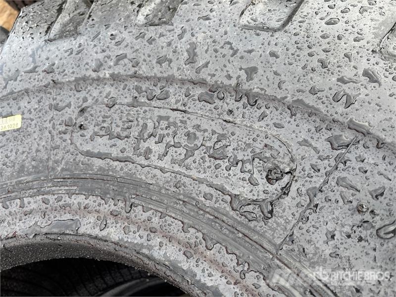 Quantity of (4) Bedrock E-3E 20.5x25 Tires (Unused Gume, točkovi i felne