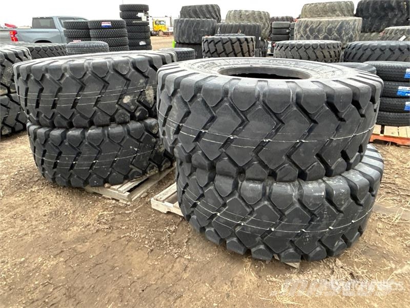  Quantity of (4) Bedrock E-3E 23.5x25 Tires (Unused Gume, točkovi i felne