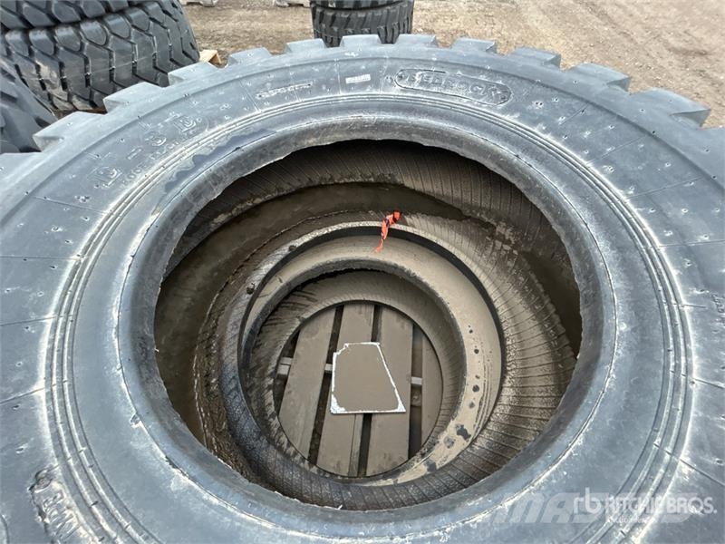  Quantity of (4) Bedrock E-3E 20.5x25 Tires (Unused Gume, točkovi i felne