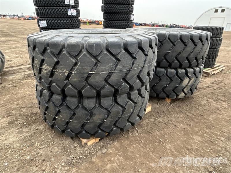  Quantity of (4) Bedrock E-3E 23.5-25 Tires (Unused Gume, točkovi i felne