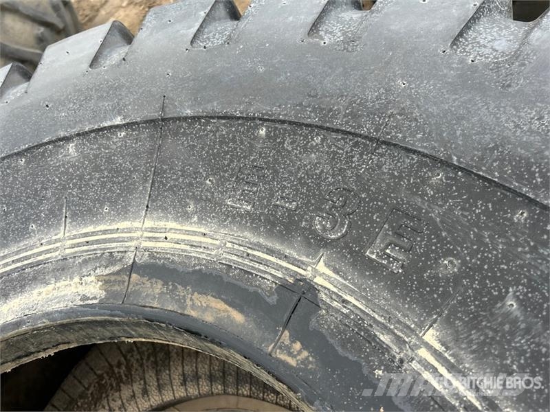  Quantity of (4) Bedrock E-3E 23.5x25 Tires (Unused Gume, točkovi i felne