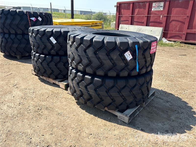 Quantity of (4) Bedrock 20.5-25 E3/L3 Tires (Unuse Opony, koła i felgi