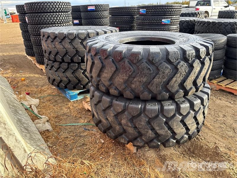 Quantity of (4) Bedrock E-3E 20.5x25 Tires (Unused Gume, točkovi i felne