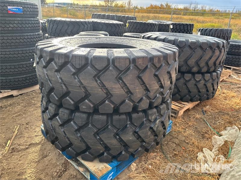 Quantity of (4) Bedrock E-3E 20.5x25 Tires (Unused Gume, točkovi i felne