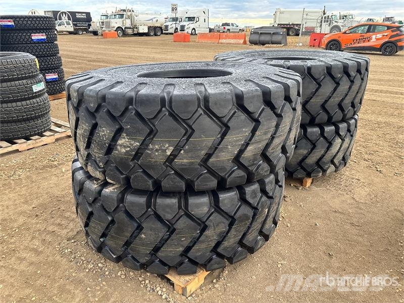 Quantity of (4) Bedrock E-3E 23.5x25 Tires (Unused Gume, točkovi i felne