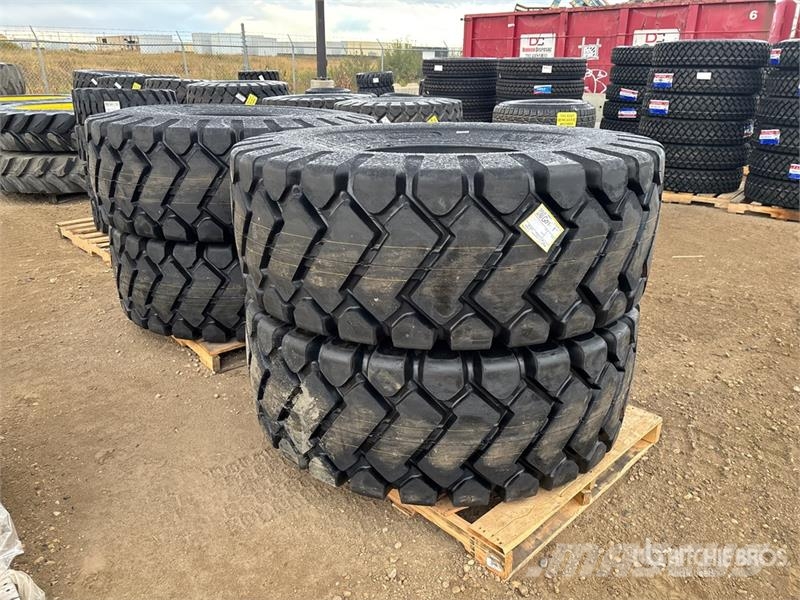 Quantity of (4) Bedrock E-3E 23.5x25 Tires (Unused Gume, točkovi i felne