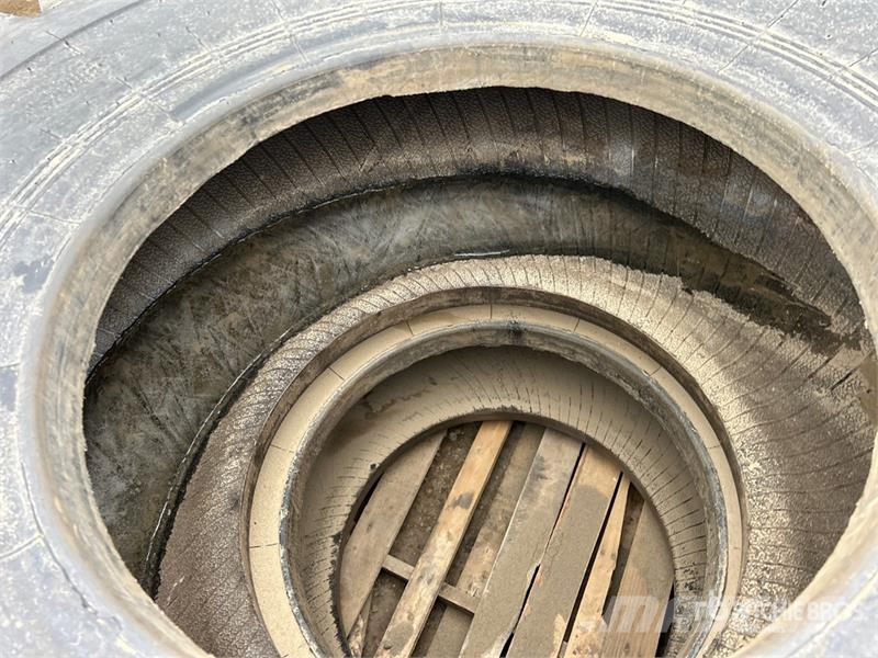  Quantity of (4) Bedrock E-3E 23.5-25 Tires (Unused Gume, točkovi i felne