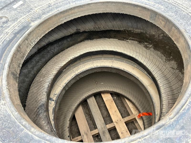  Quantity of (4) Bedrock E-3E 23.5-25 Tires (Unused Gume, točkovi i felne