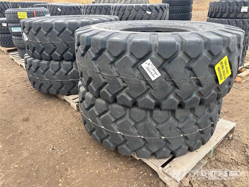  Quantity of (4) Bedrock E-3E 20.5x25 Tires (Unused Gume, točkovi i felne
