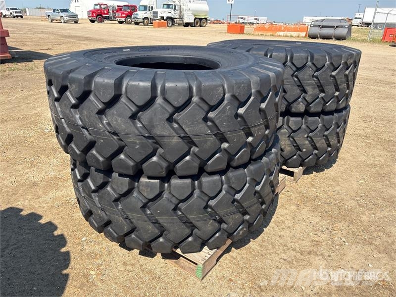 Quantity of (4) Bedrock 20.5-25 E3/L3 Tires (Unuse Opony, koła i felgi