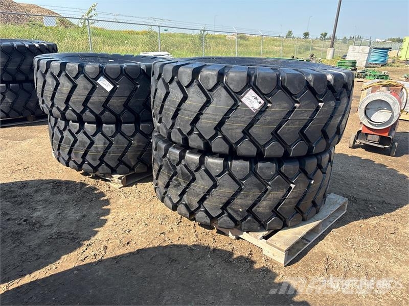 Quantity of (4) Bedrock 23.5x25 Tires (Unused) Opony, koła i felgi