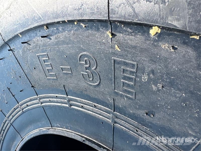 Quantity of (4) Bedrock 23.5x25 Tires (Unused) Opony, koła i felgi