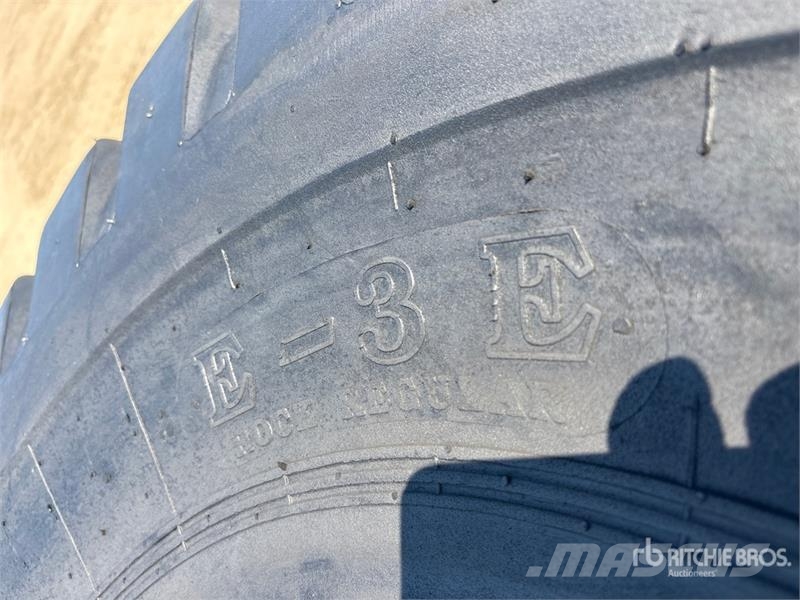 Quantity of (4) Bedrock 20.5x25 E3/L3 Tires (Unuse Opony, koła i felgi