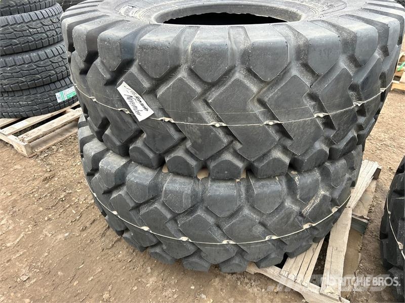  Quantity of (4) Bedrock E-3E 20.5x25 Tires (Unused Gume, točkovi i felne