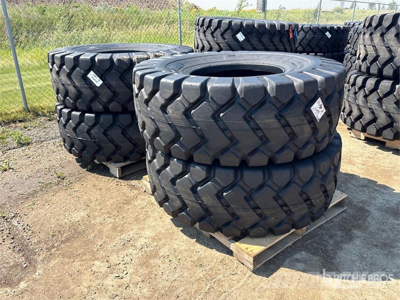 Quantity of (4) Bedrock 20.5x25 E3/L3 Tires (Unuse Opony, koła i felgi