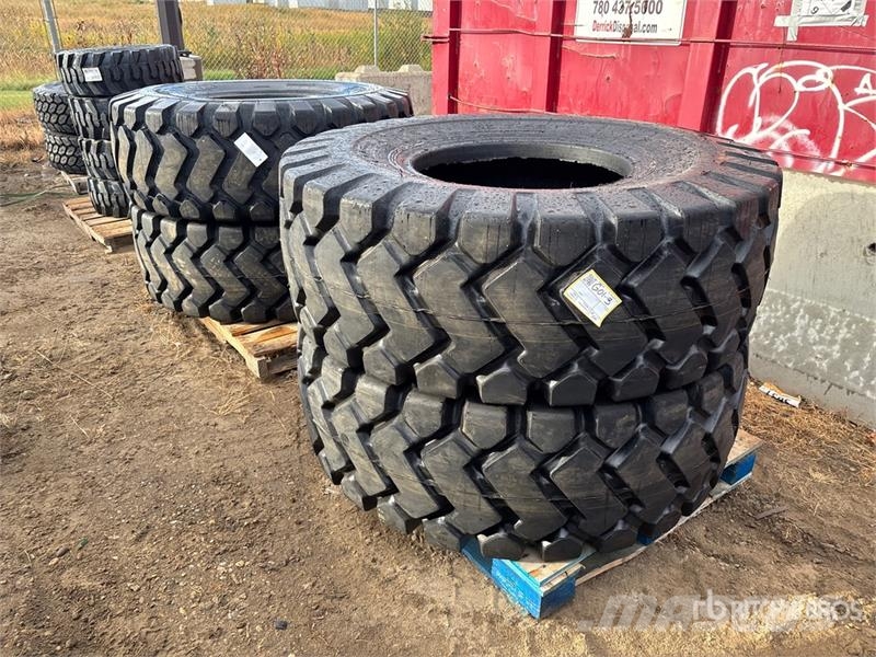 Quantity of (4) Bedrock E-3E 20.5x25 Tires (Unused Gume, točkovi i felne