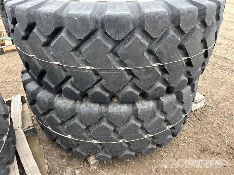  Quantity of (4) Bedrock E-3E 20.5x25 Tires (Unused Gume, točkovi i felne