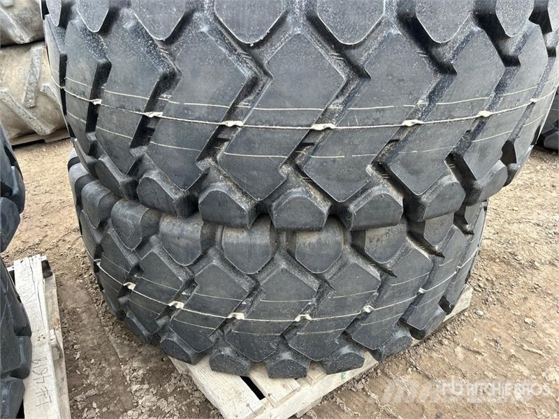  Quantity of (4) Bedrock E-3E 23.5x25 Tires (Unused Gume, točkovi i felne