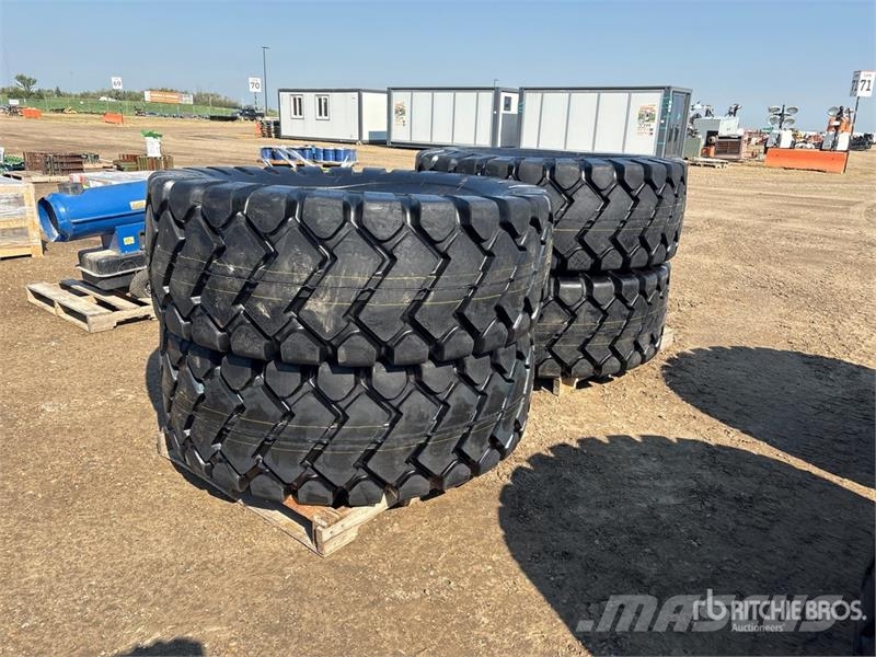 Quantity of (4) Bedrock 23.5x25 Tires (Unused) Opony, koła i felgi