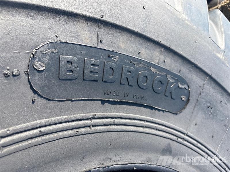 Quantity of (4) Bedrock 20.5x25 E3/L3 Tires (Unuse Opony, koła i felgi