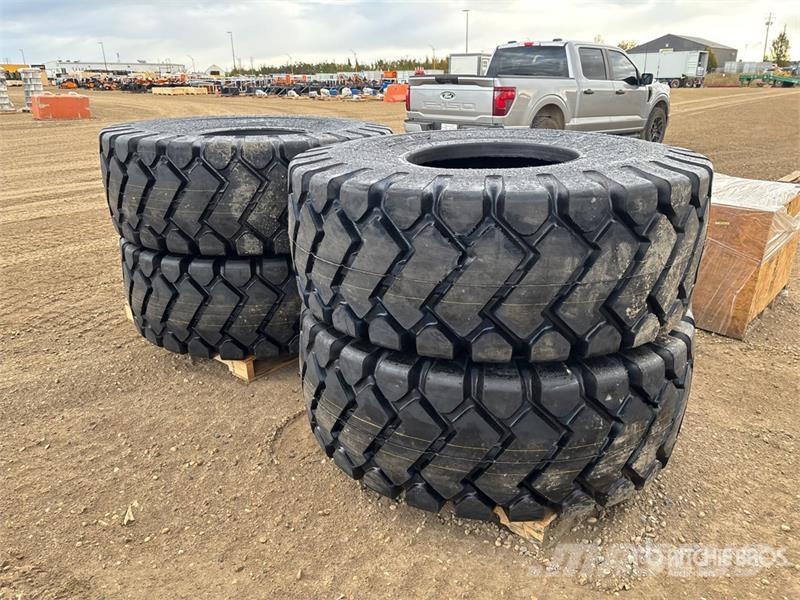 Quantity of (4) Bedrock E-3E 23.5x25 Tires (Unused Gume, točkovi i felne