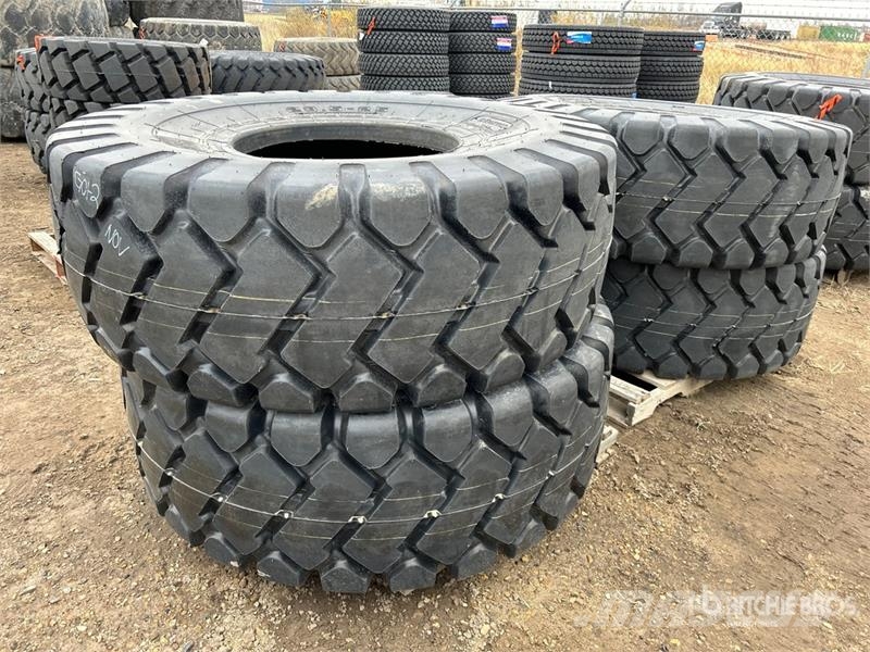  Quantity of (4) Bedrock E-3E 23.5x25 Tires (Unused Gume, točkovi i felne