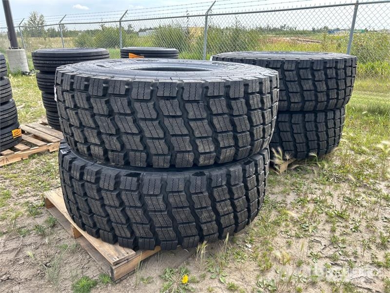 Quantity of (4) Boto 20.5R25 Tires (Unused) Tekerlekler