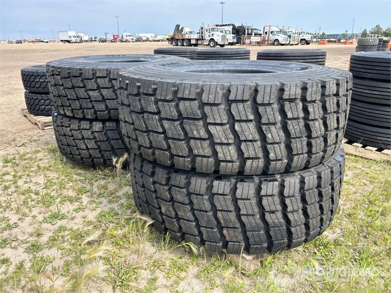 Quantity of (4) Boto 20.5R25 Tires (Unused) Tekerlekler