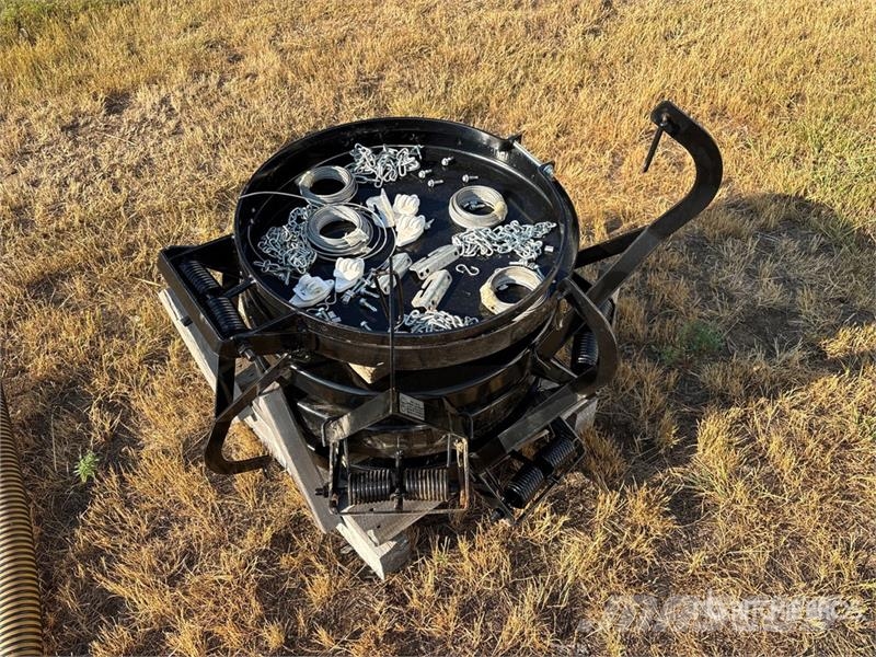 Quantity of (4) Boundary Trail Welding Bin Lids ( Drugi deli
