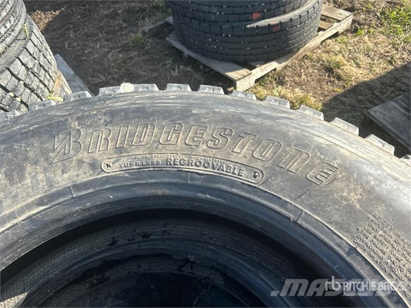 Quantity of (4) Bridgestone 11R24.5 Tires Tyres, wheels and rims
