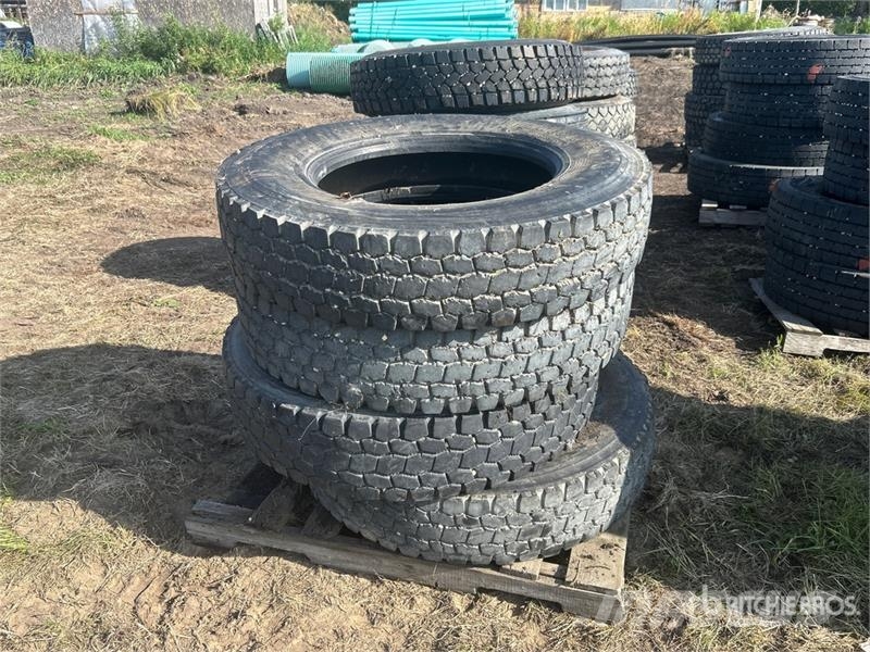 Quantity of (4) Bridgestone 11R24.5 Tires Tyres, wheels and rims