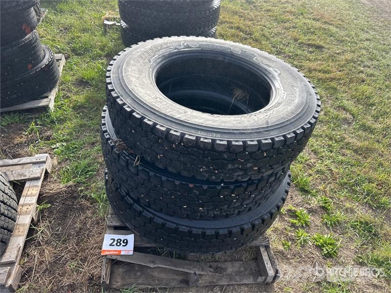 Quantity of (4) Bridgestone 11R24.5 Tires Llantas