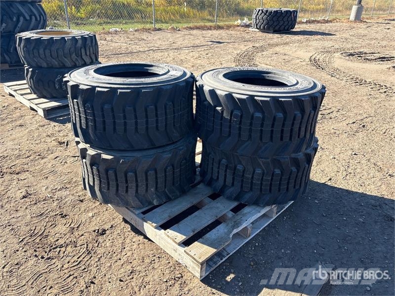 Quantity of (4) Caterpillar 33-15.5x16.5 Tires (Un Gume, točkovi i felne