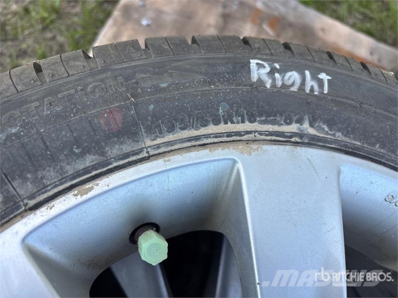  Quantity of (4) Champiro Uhpas 195/50R16 Tires - F Tyres, wheels and rims
