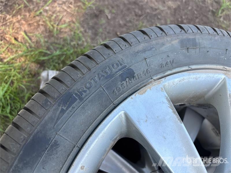  Quantity of (4) Champiro Uhpas 195/50R16 Tires - F Tyres, wheels and rims